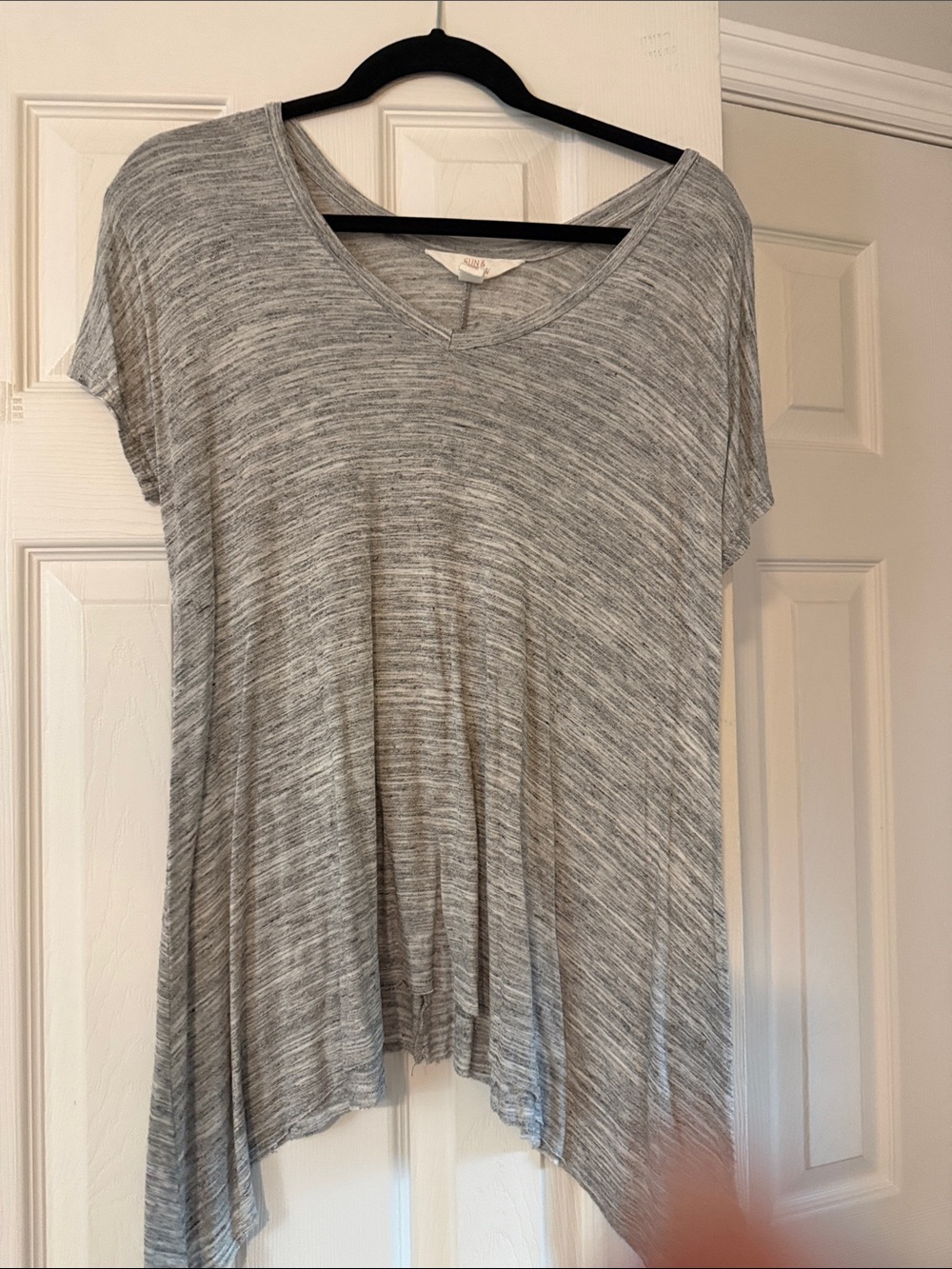 Sun & Shadow Heather Gray V-Neck Swing Tunic